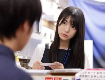 di-mua-phim-sex-gap-co-nhan-vien-chu-dong-va-cai-ket